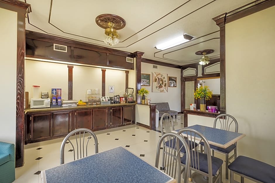 Three Rivers Executive Inn & Suites By OYO