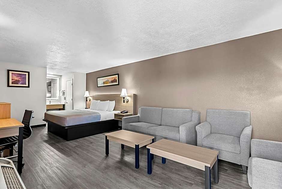 Quality Inn & Suites Sunport Airport Albuquerque