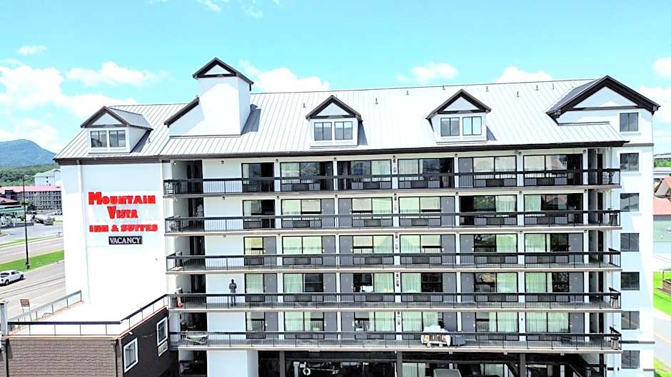Mountain Vista Inn & Suites - Walking Distance to the Island