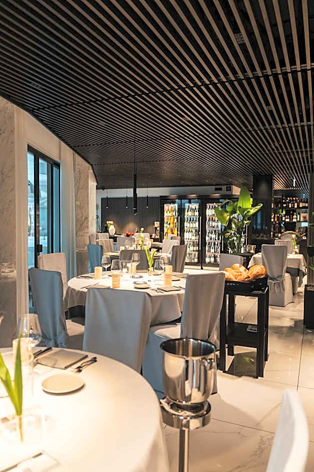 Monaco Suites Hotel