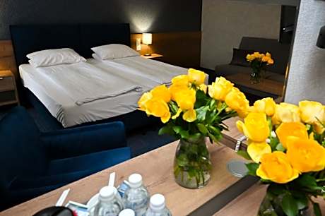 Deluxe Double Room with Extra Bed