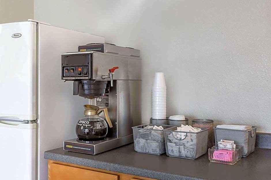 Knights Inn - Fredericksburg