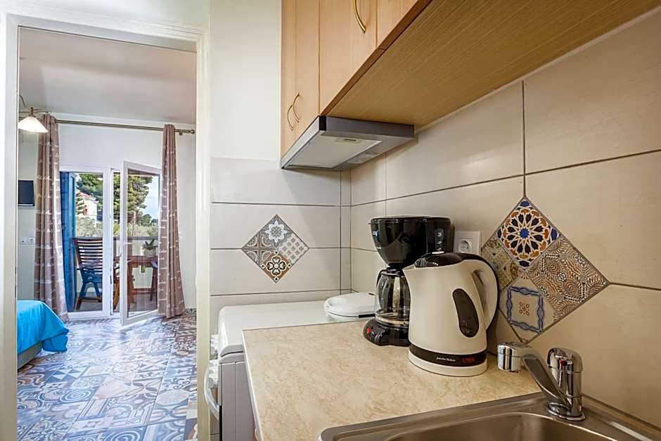 Stafylos Suites & Boutique hotel