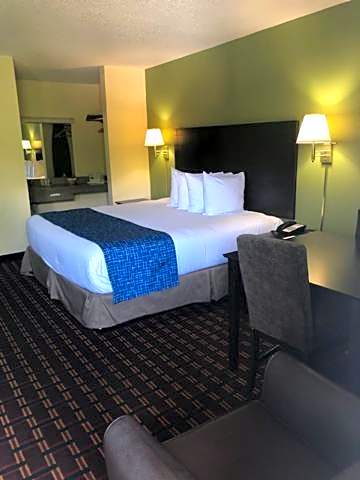 Travelodge by Wyndham Clarksville