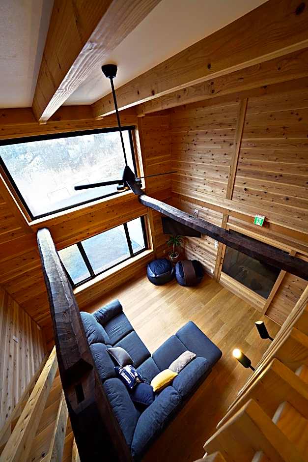 Tombi Lodge