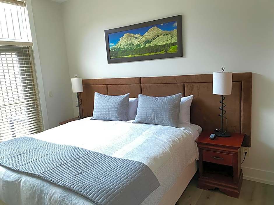 Spectacular Penthouse With Amazing Views, Indoor Pool and Hot tub