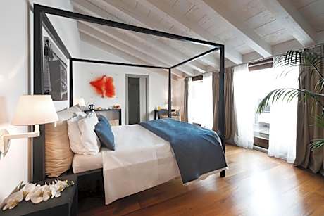 Suite with Lake View