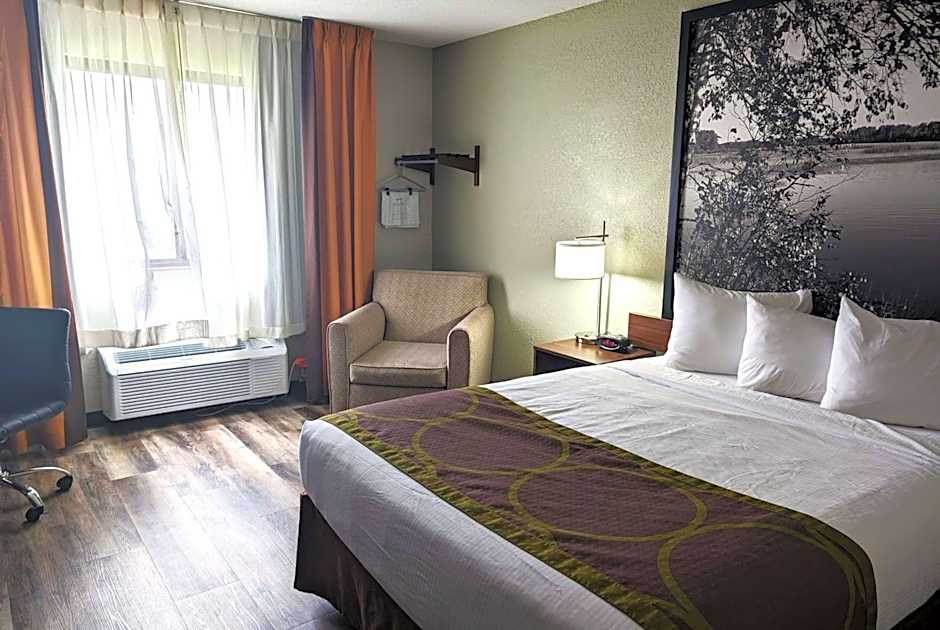 Super 8 by Wyndham Alexandria MN