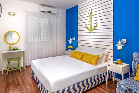 Large Family Two-Bedroom Apartment (2 Adults + 4 Children)