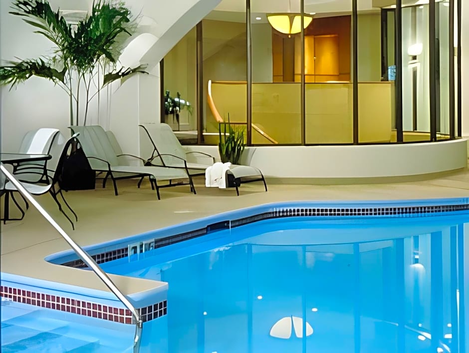 Radisson Hotel Milwaukee West – Wauwatosa, WI