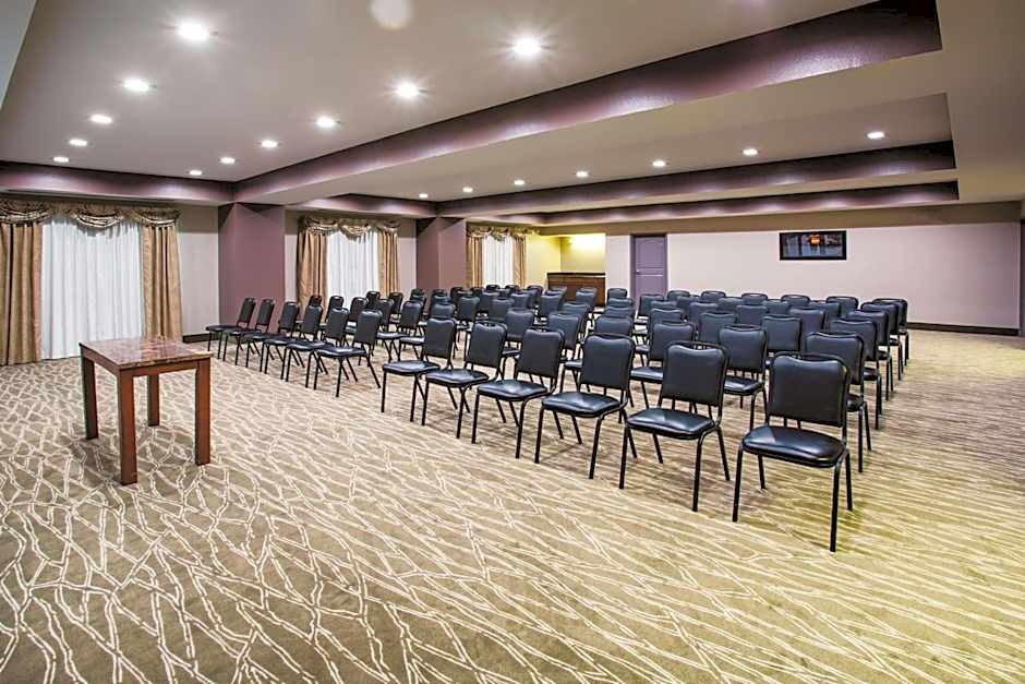La Quinta Inn & Suites by Wyndham Russellville