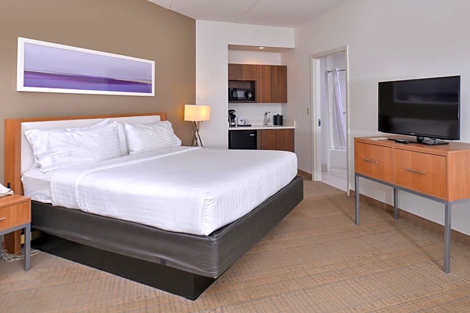 Holiday Inn Express and Suites New Orleans Airport, an IHG Hotel