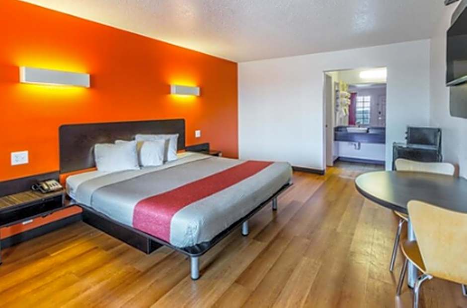 Motel 6-Waxahachie, TX