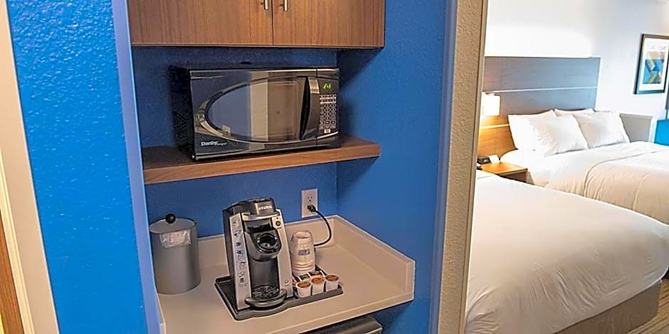Holiday Inn Express and Suites Louisville N Jeffersonville By IHG