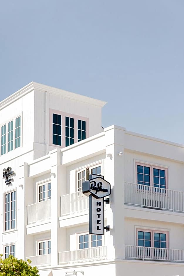 Bay Shores Peninsula Hotel