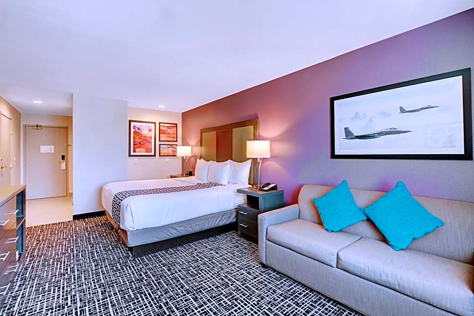La Quinta Inn & Suites by Wyndham Las Vegas Nellis