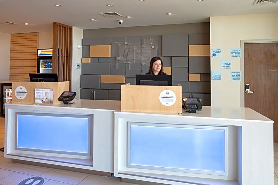 Holiday Inn Express & Suites - Goodland I-70 By IHG