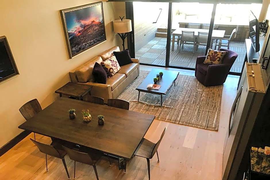 Cable Mountain Lodge