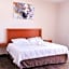 La Lola Hotel & Suites