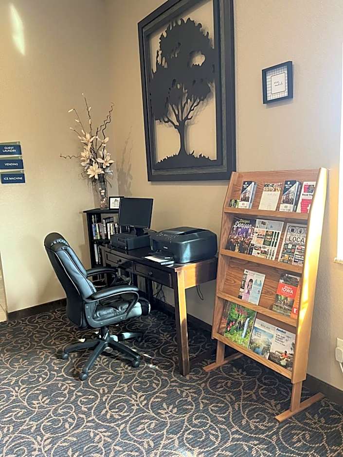 Cobblestone Inn & Suites - Denison | Oak Ridge