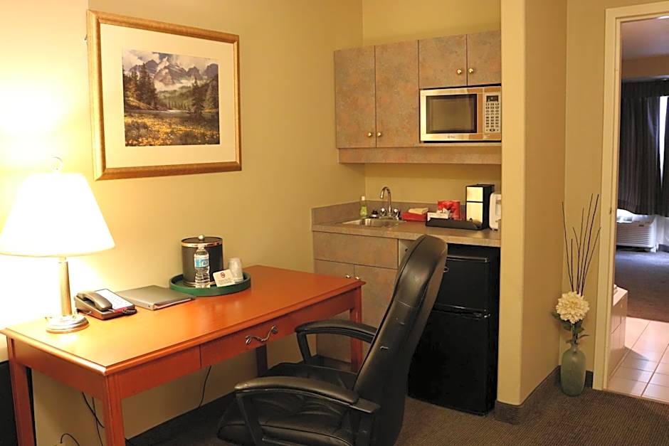 Nomad Hotel & Suites