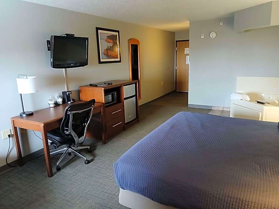 Photo 1 of 2 of 1 King Bed, Lake View