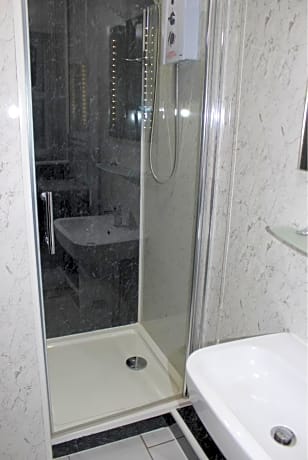 Twin Room with Shower