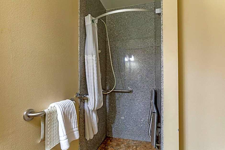 Comfort Inn & Suites Page at Lake Powell