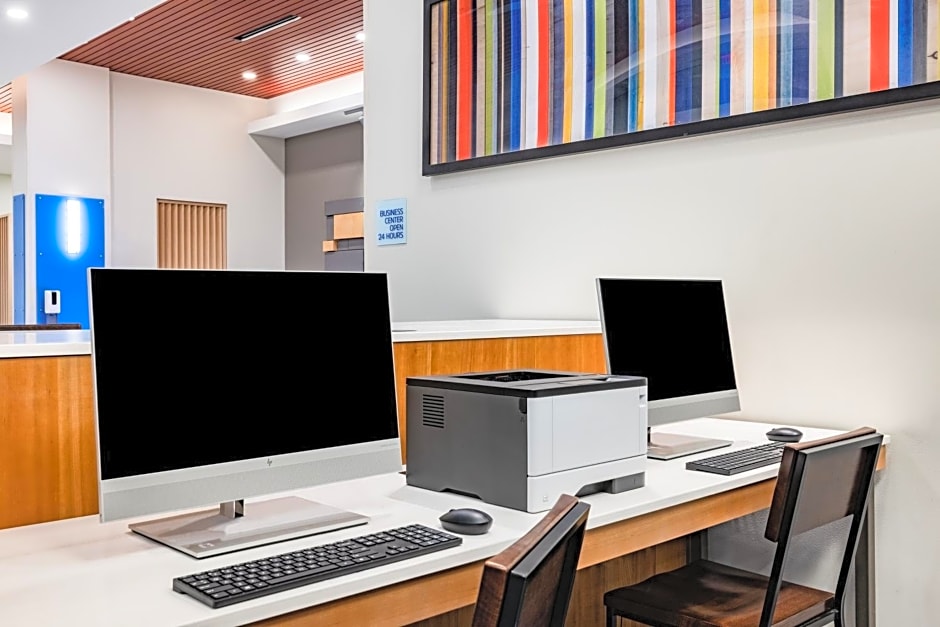 Holiday Inn Express & Suites - Lincoln Downtown By IHG