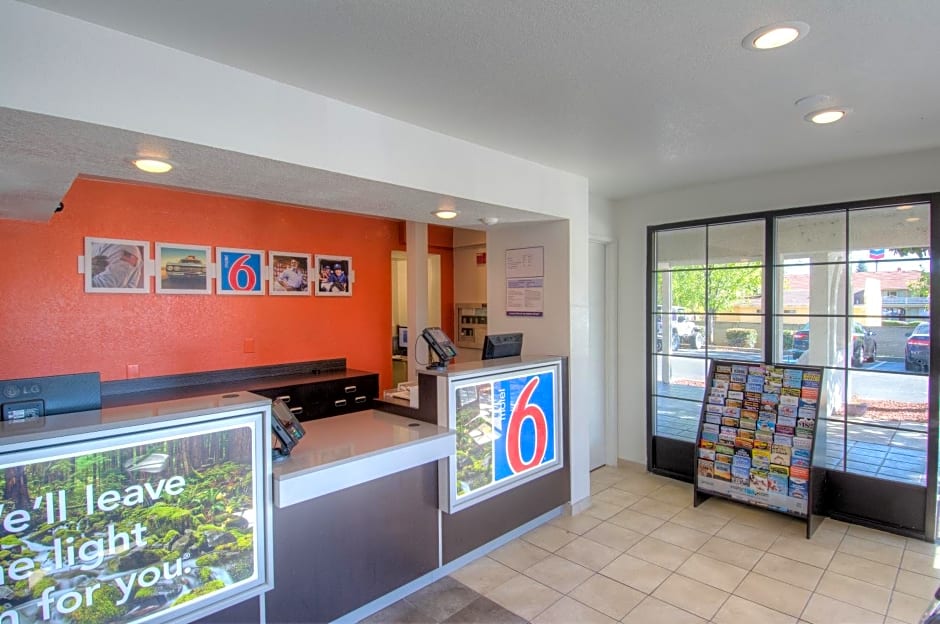 Motel 6 Redding South