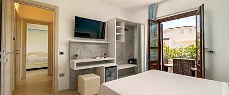 COMFORT FAMILY lateral sea view with balcony (4 pax)