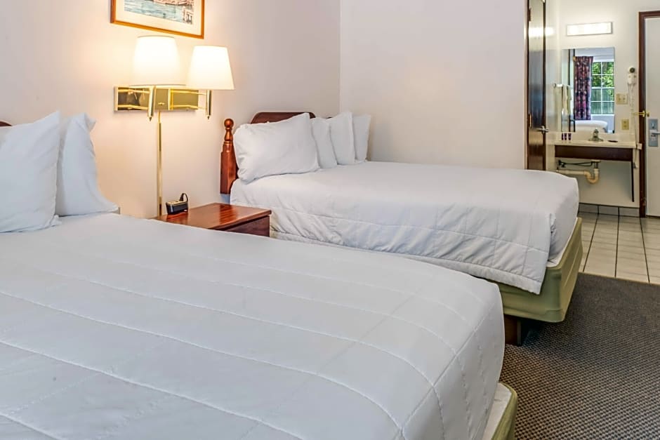 Knights Inn Sandusky