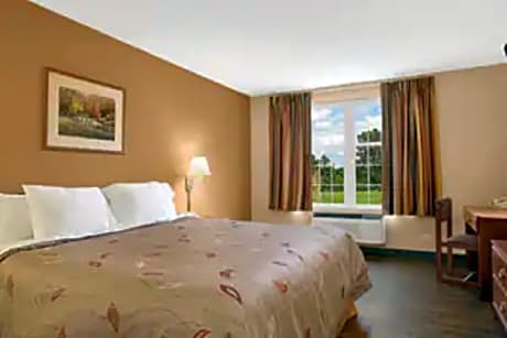 1 King Bed, Deluxe Studio Suite, Second Floor, Non-Smoking