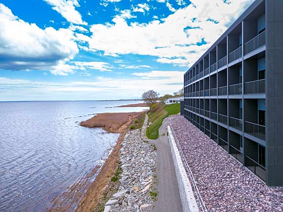 Terrace Bay Hotel - Lakefront