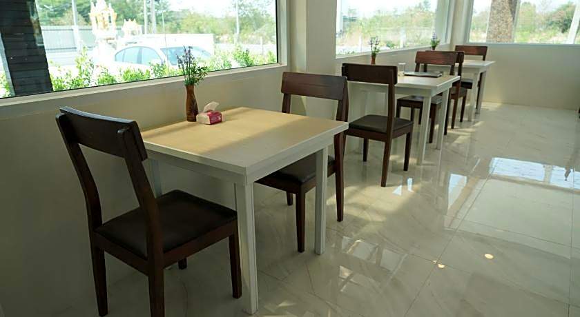 The charlotte smart hotel lopburi
