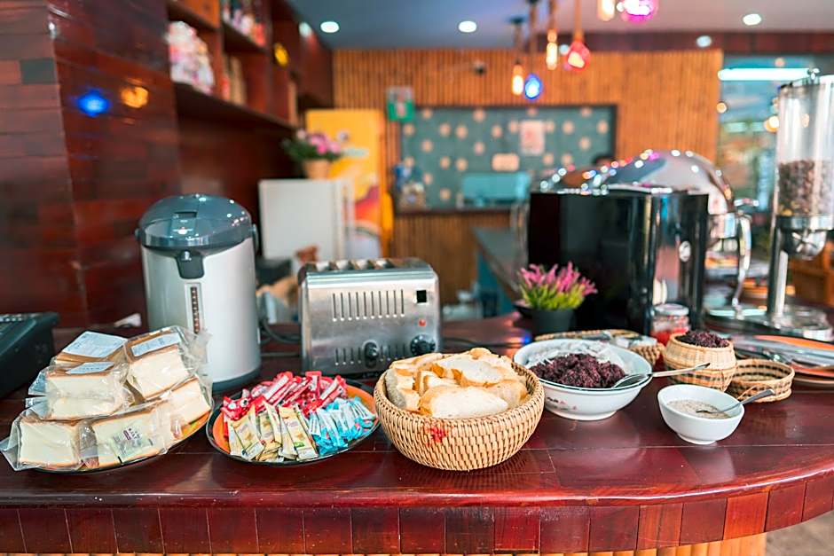 Ruby Riverside Hotel & Hostel