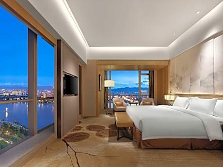 1 Bedroom Suite River View Lounge Access