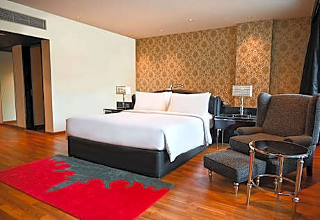 Junior Suite Room with Bathtub-Buy 1 get 1 @ORO and INR 1000 Credit Voucher