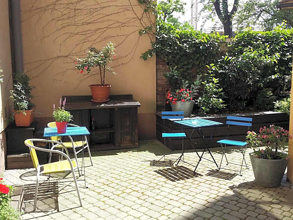 Crystal Suites Old Town