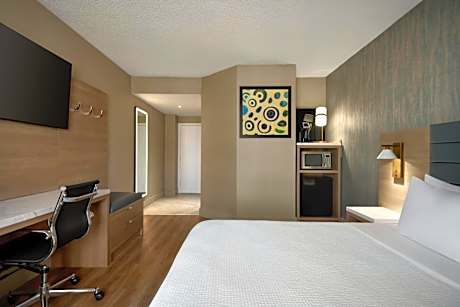 Suite with One Double Bed - Accessible/Non-Smoking