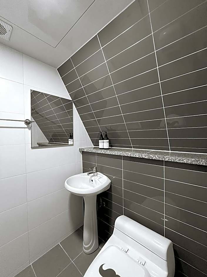 Photo 1 of 7 of Deluxe 2 Beds