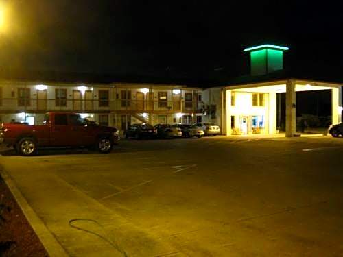 Pinn Road Inn and Suites