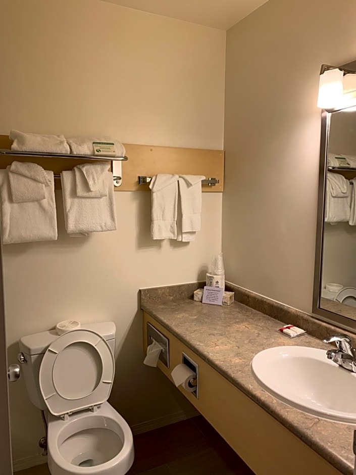 Super 8 by Wyndham Courtenay