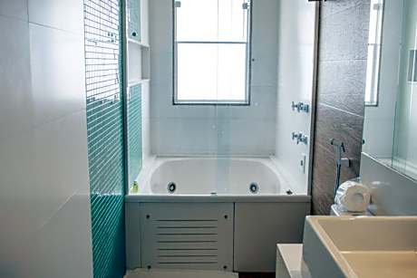 SUPERIOR WITH JACUZZI DOUBLE