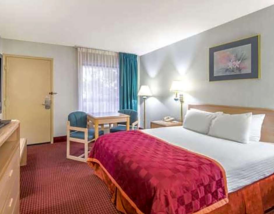 Baymont by Wyndham Topeka