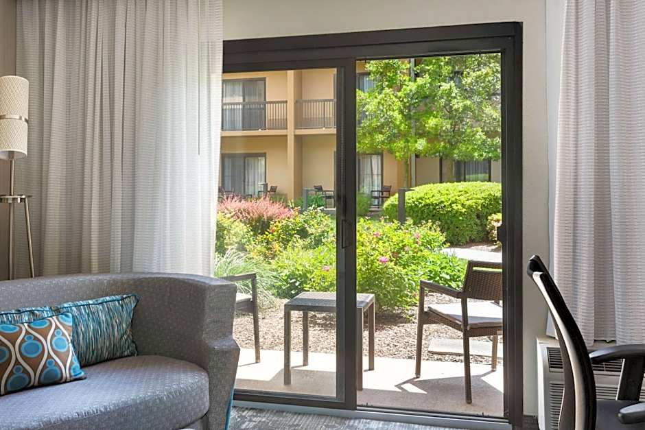 Photo 1 of 5 of 2 Queen Beds Guestroom, Courtyard View, Balcony