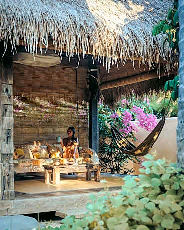 Beach Hut with Free Return Boat from Kepo Harbor to Gili Asahan
