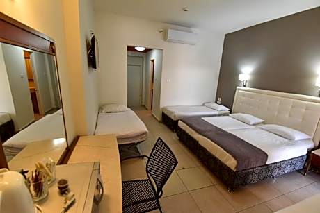 Family Room (5 Adults)