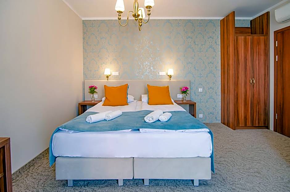 Pod Wzgórzem Bed & Breakfast