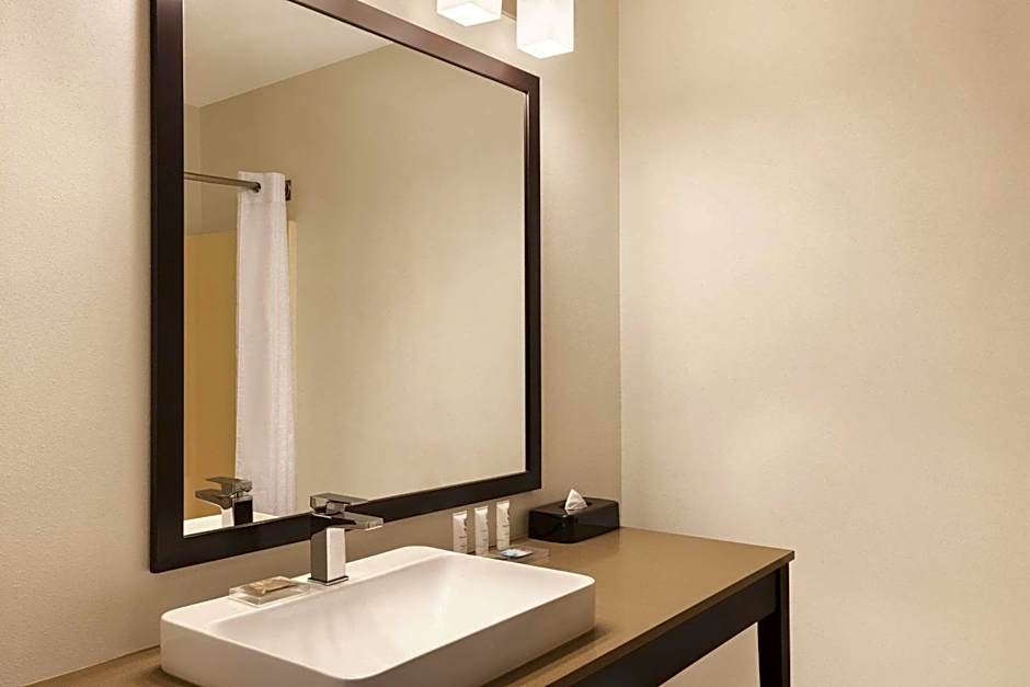 Country Inn & Suites by Radisson, Forest Lake, MN